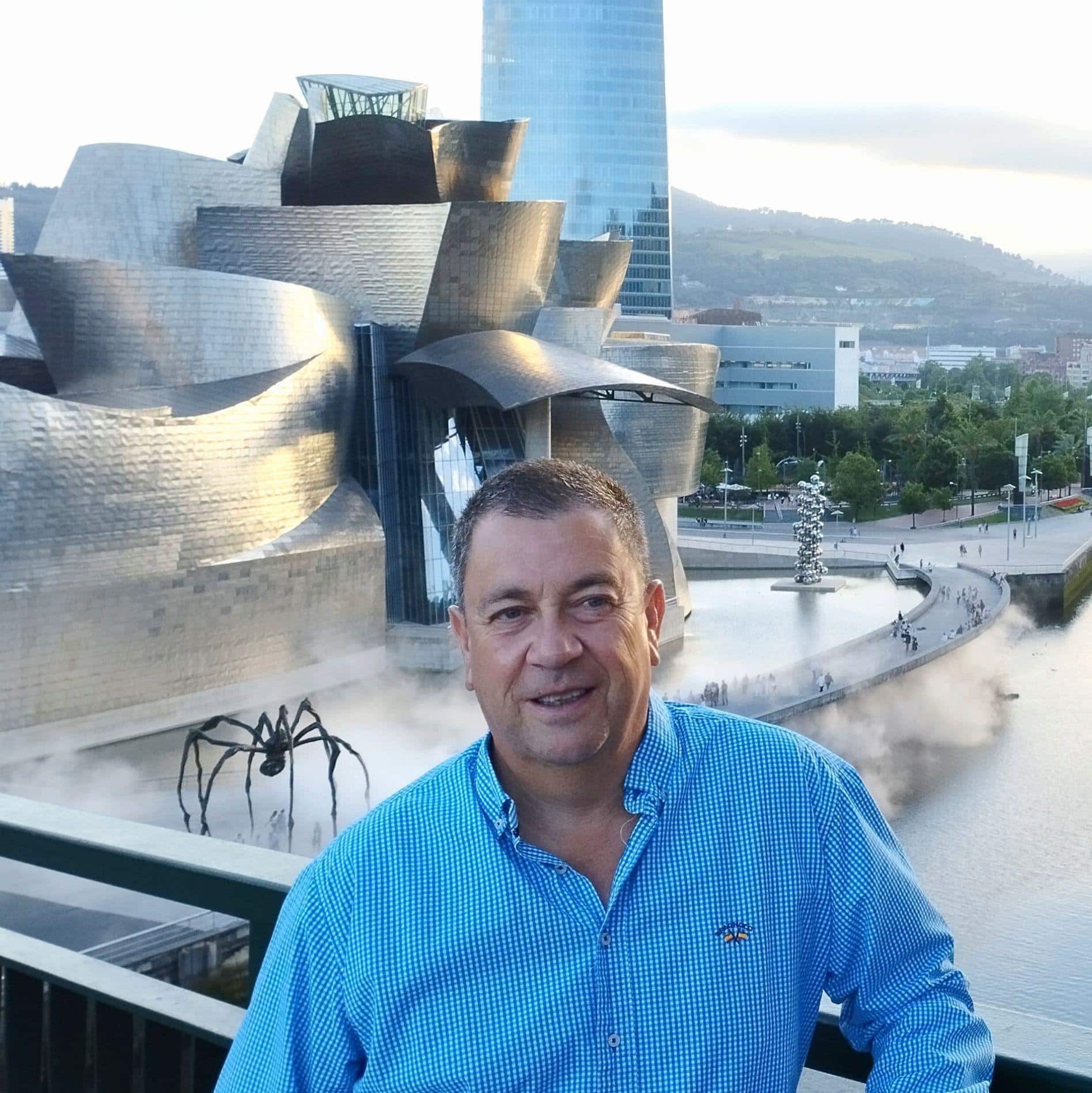 Un médico de Huércal Overa exige un nuevo centro de salud en la página de Facebook del delegado provincial