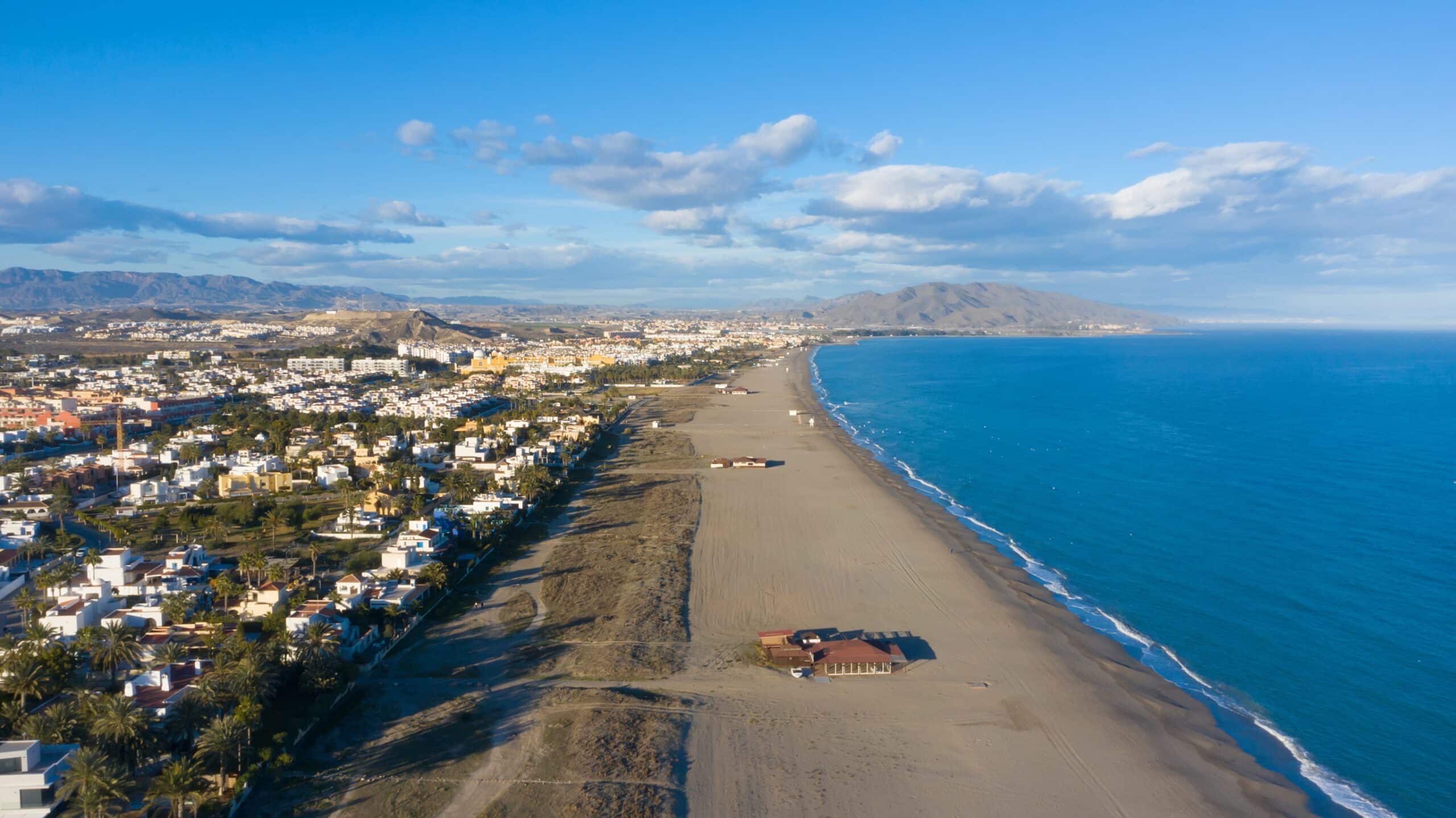 Veraplayazul pide entrar en la Mesa de Turismo y el Ayuntamiento asegura que la puerta «sigue abierta»